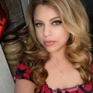 Meet your Posher, Estela